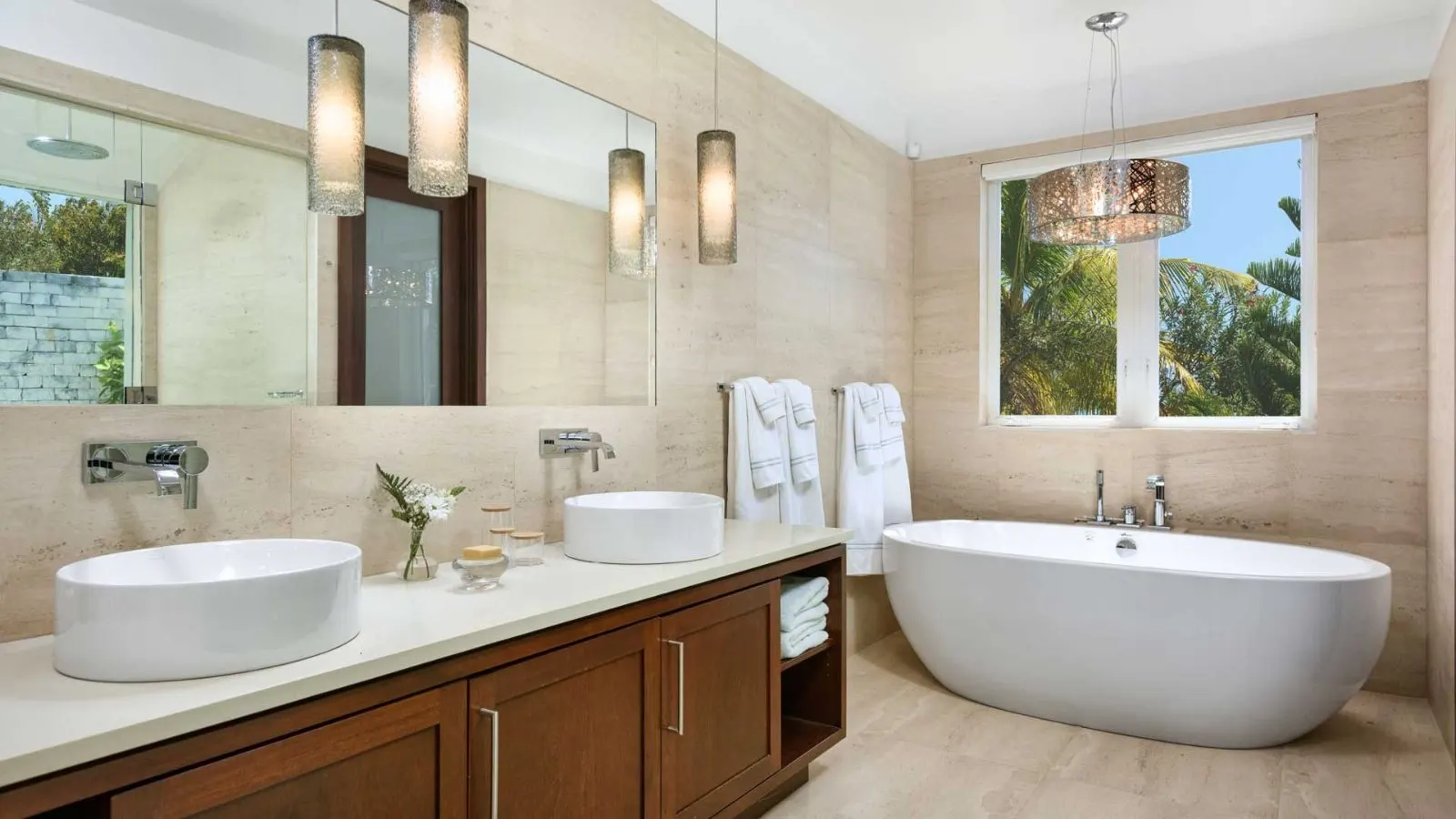 Main bathroom in the villa.